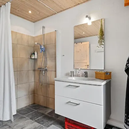 Gorgeous In With Kitchen Holiday home